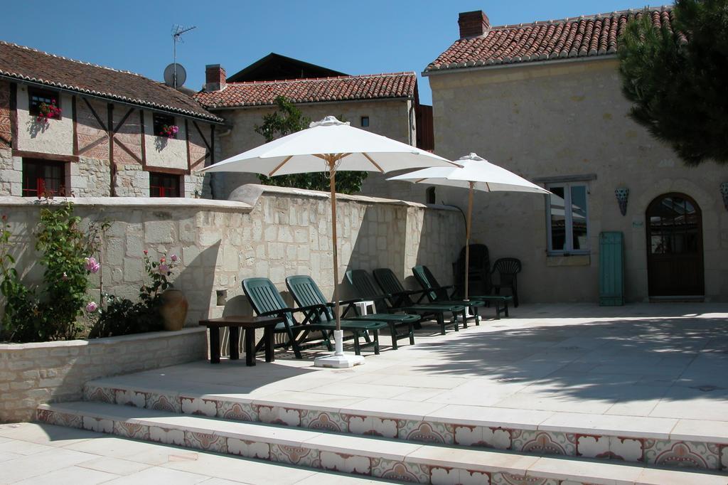 Troglodyte De La Fosse Hotel Meigne Exterior photo