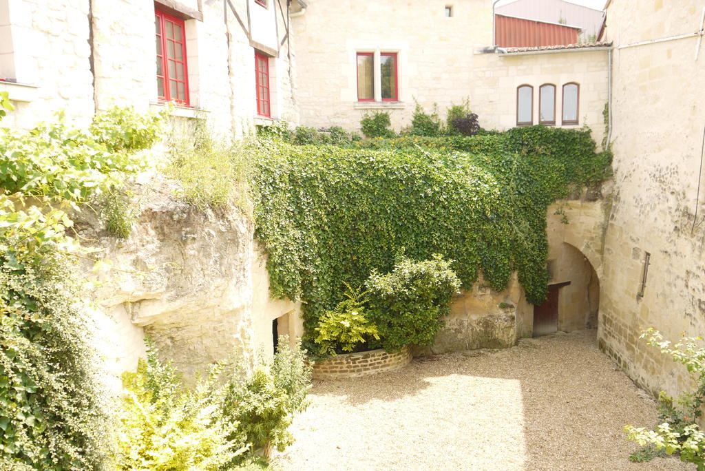 Troglodyte De La Fosse Hotel Meigne Exterior photo