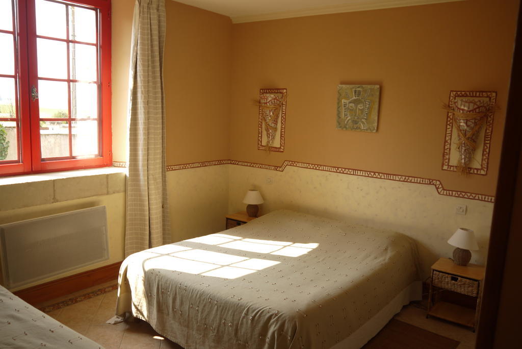 Troglodyte De La Fosse Hotel Meigne Room photo