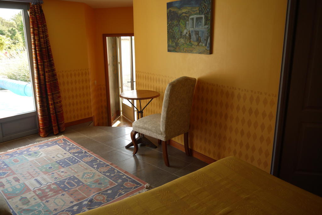 Troglodyte De La Fosse Hotel Meigne Room photo