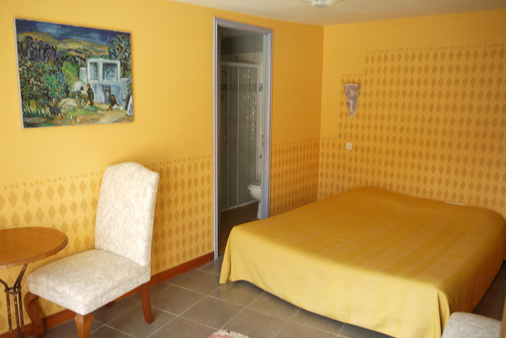 Troglodyte De La Fosse Hotel Meigne Room photo