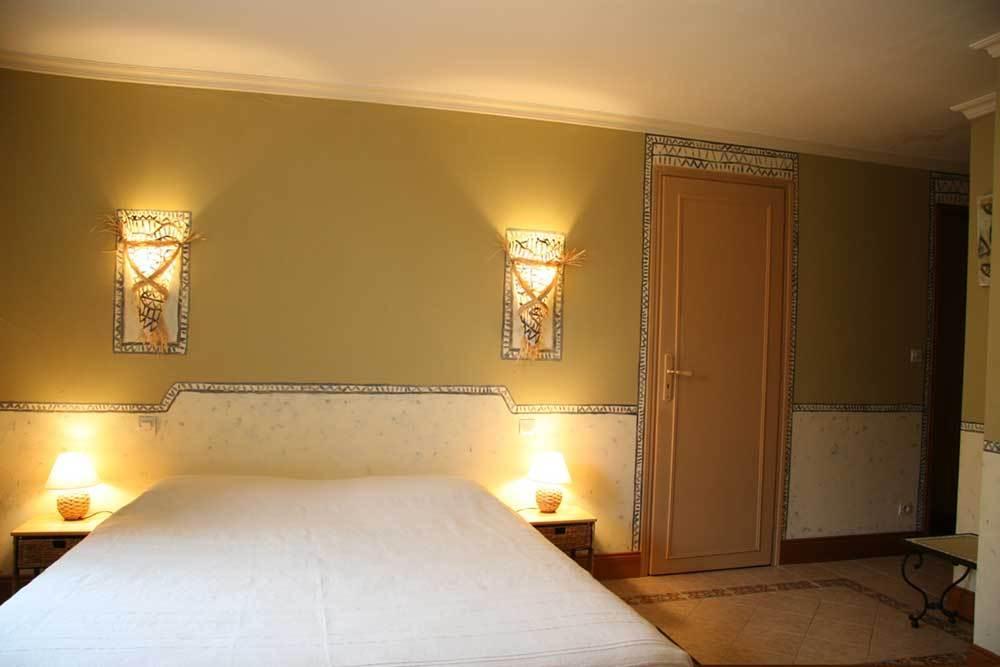 Troglodyte De La Fosse Hotel Meigne Room photo